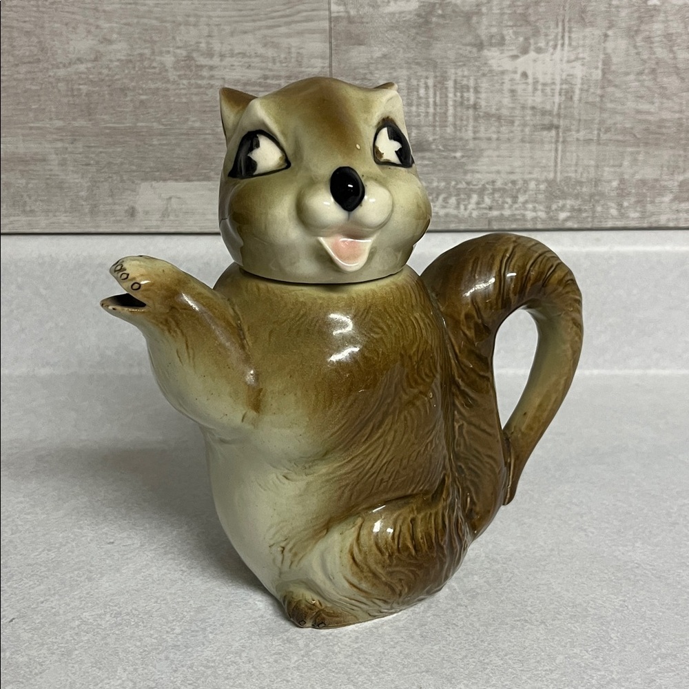 Adorable kitschy vintage Squirrel Teapot